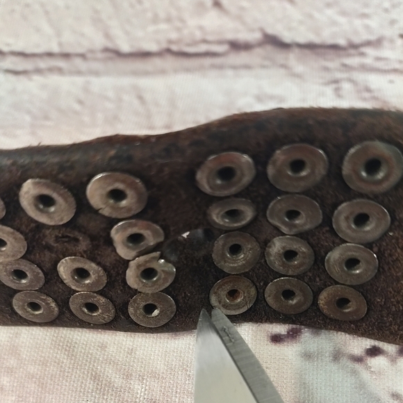 True Religion Horse Shoe Studded Biker Logo Rare Buckle Belt 48" - Picture 9 of 15